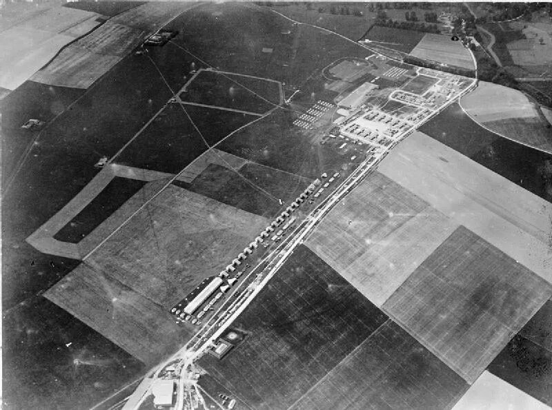 Аэродром дягилев. Гатчинский аэродром 1941 аэрофотосъемка. аэрофотосъемка первой мировой войны аэродром. аэродром первой мировой. аэродромы первой мировой войны.