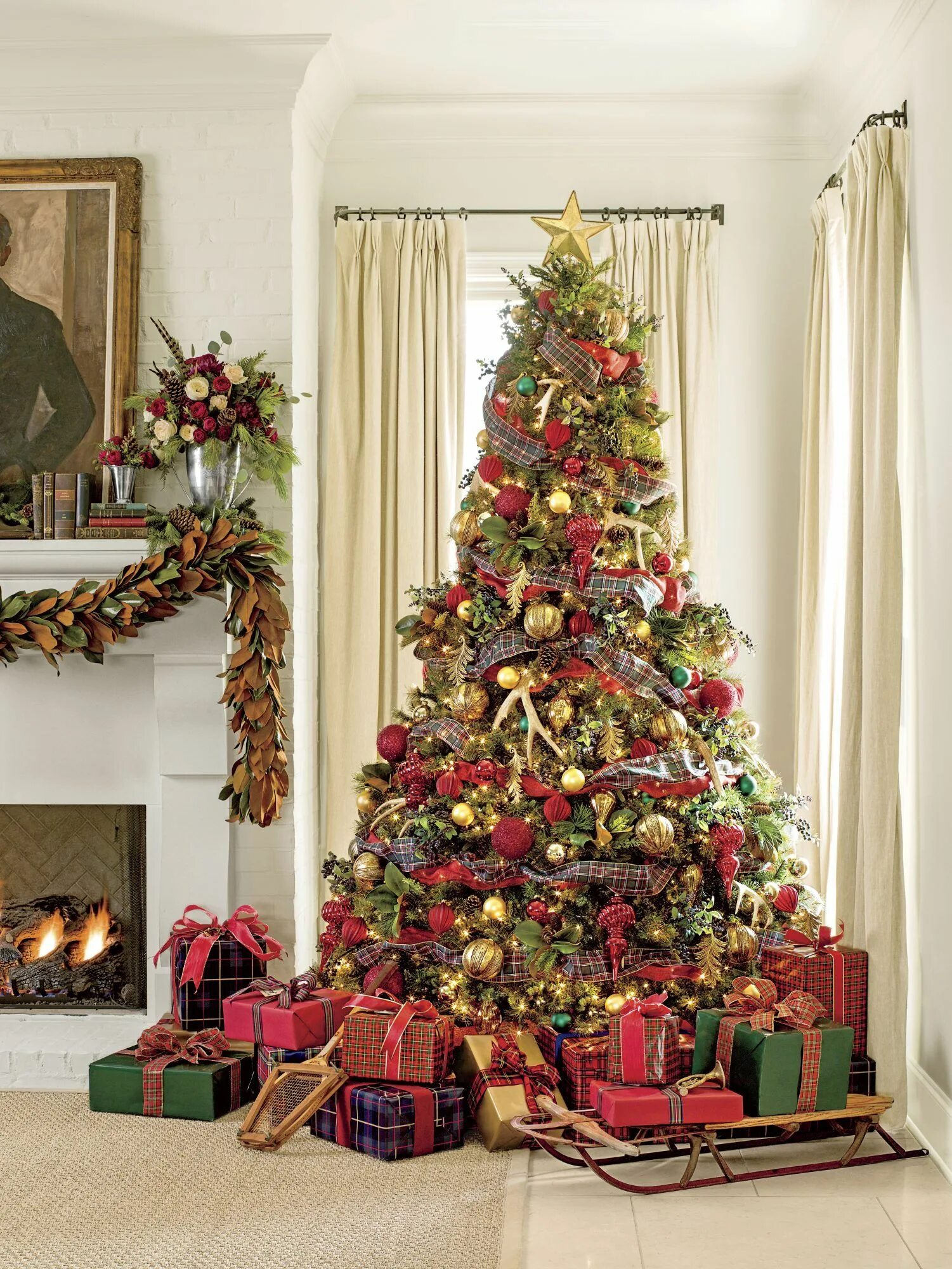 Украсить елку подарками. Красивая Новогодняя елка. Новогоднее украшение "ёлка". Красивая елка. Украшение елки на новый год.
