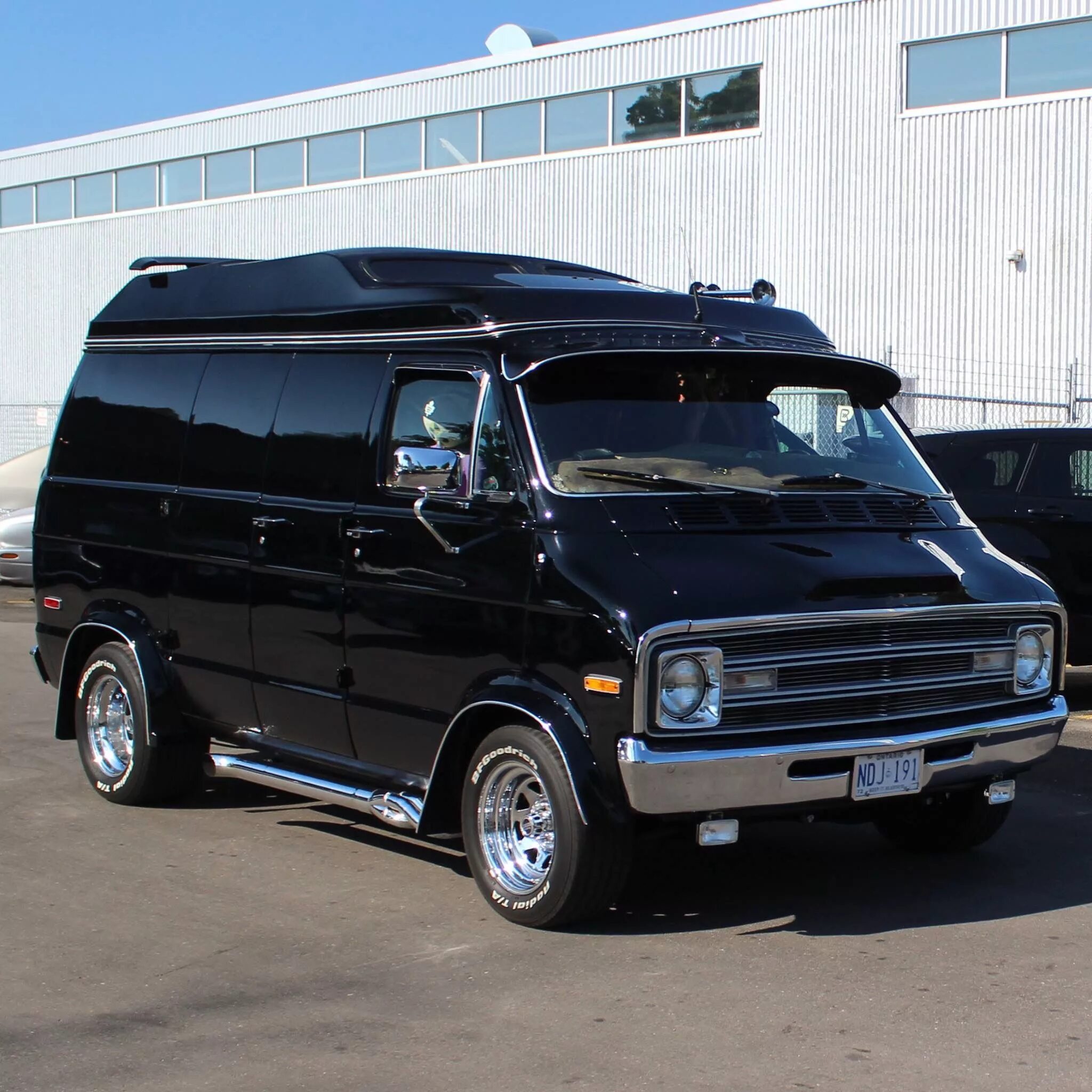 Додж микроавтобус. Додж рам ван. додж рэм вэн. микроавтобус chevy ram van. фургон додж рам ван.