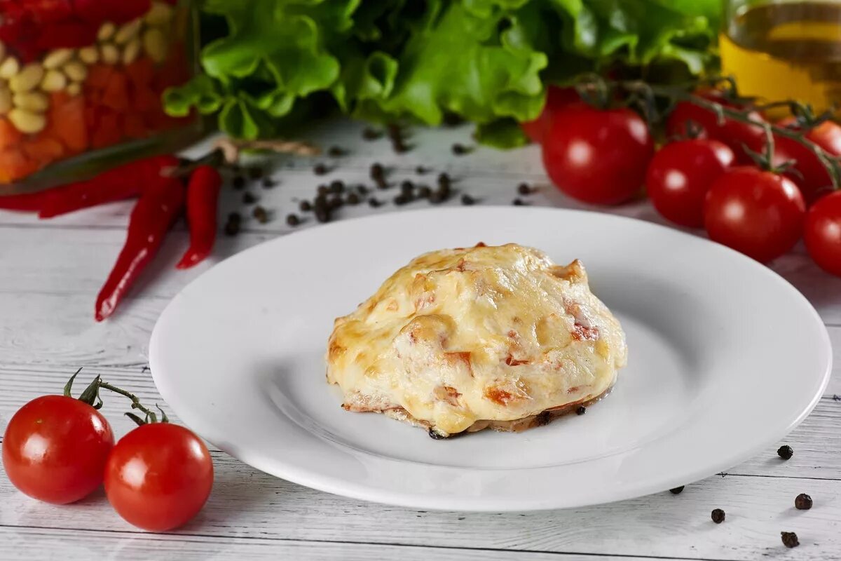 Мясо по боярски в духовке из свинины. Запеченная свинина по-боярски. Мясо по херсонски. Мясо по боярски в духовке из свинины. Свинина по боярски.