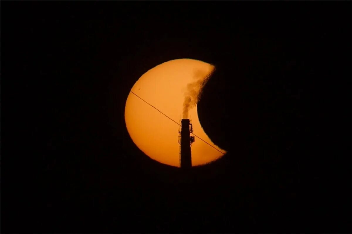 Солнечное затмение в калининграде. Солнечное затмение 25 октября 2022 года. Затмение в Красноярске. Солнечное затмение 25 октября 2022 года фото. Solar Eclipse avatar.