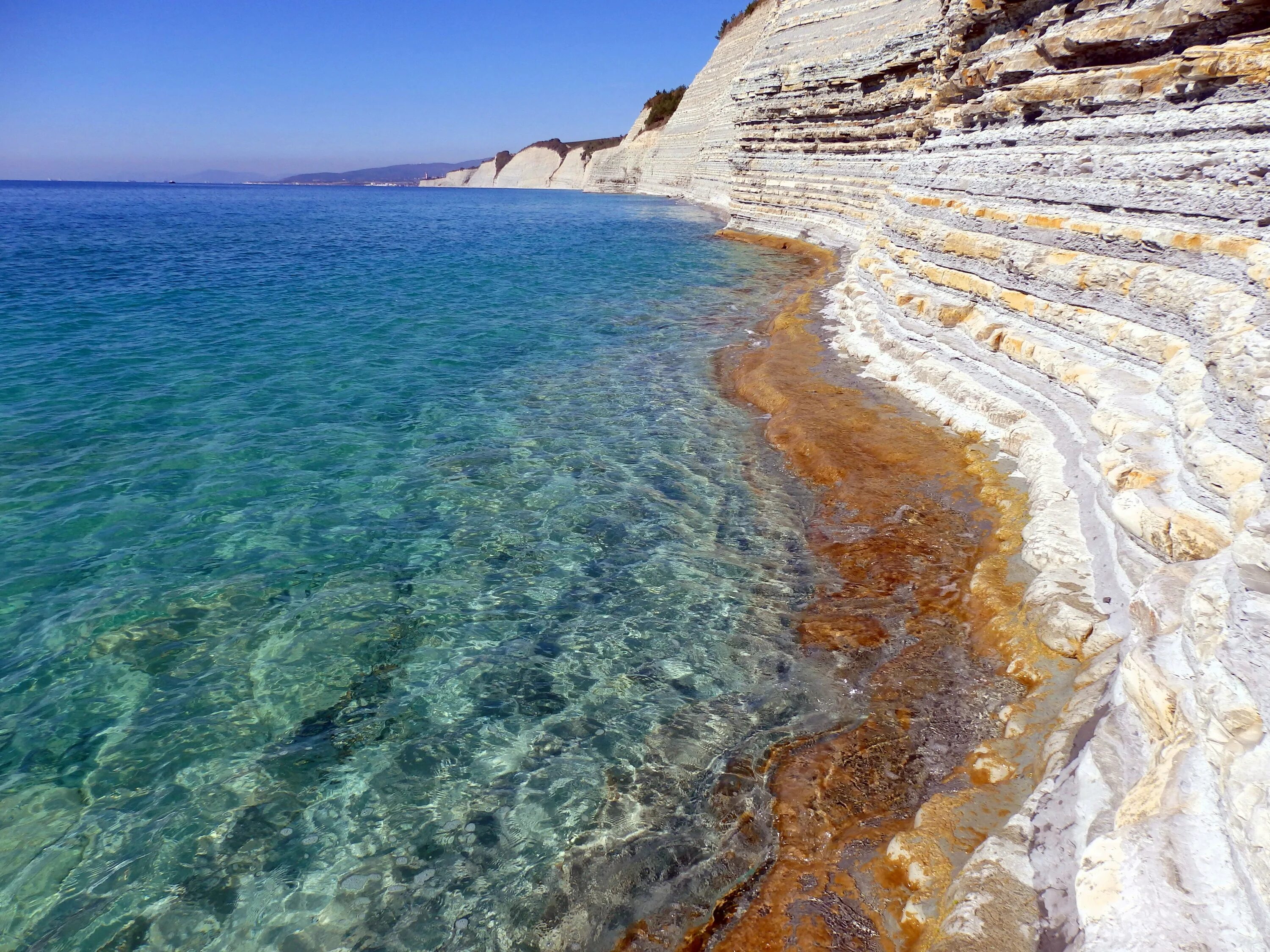 Самые красивые пляжи черного моря. Мыс кадош туапсе. Бжид краснодарский край голубая бухта. Мыс дооб кабардинка. Дивноморское джанхот голубая бездна.