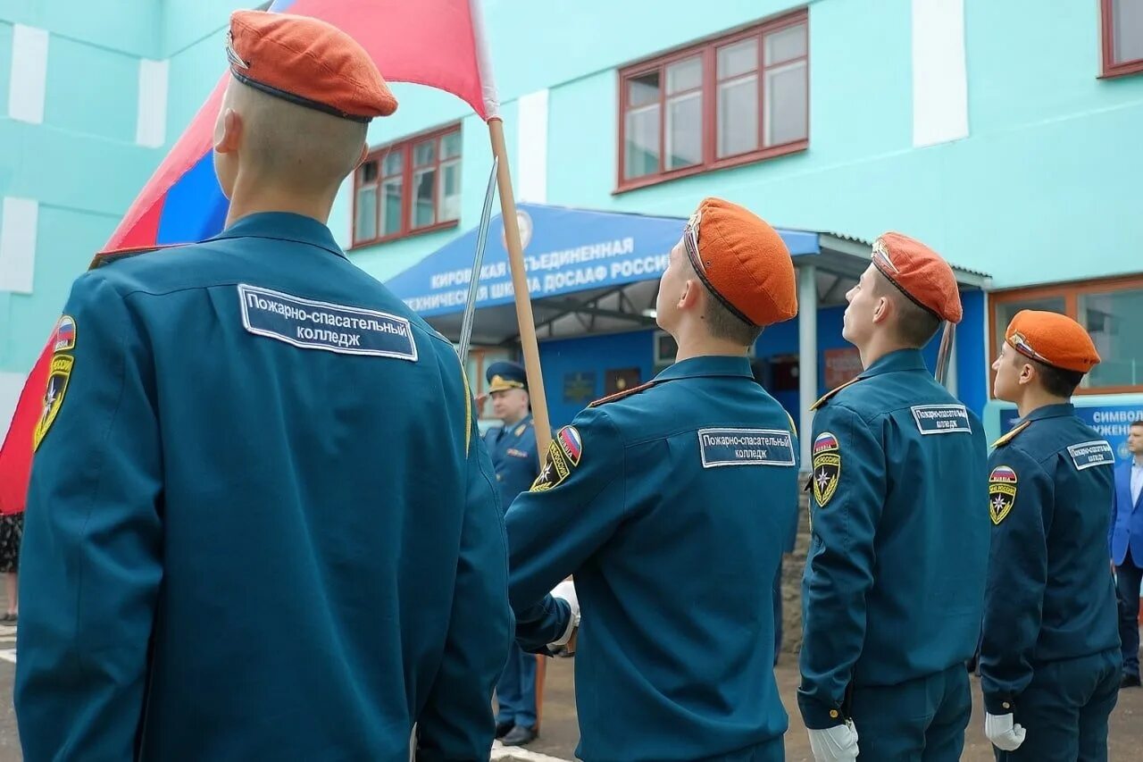 Согбу пожарно спасательный центр смоленск. Пожаро спасательный колледж Киров. Технический пожарно-спасательный колледж им. в.м. Максимчука. ТПСК 57. Пожарно спасательный колледж СПБ.