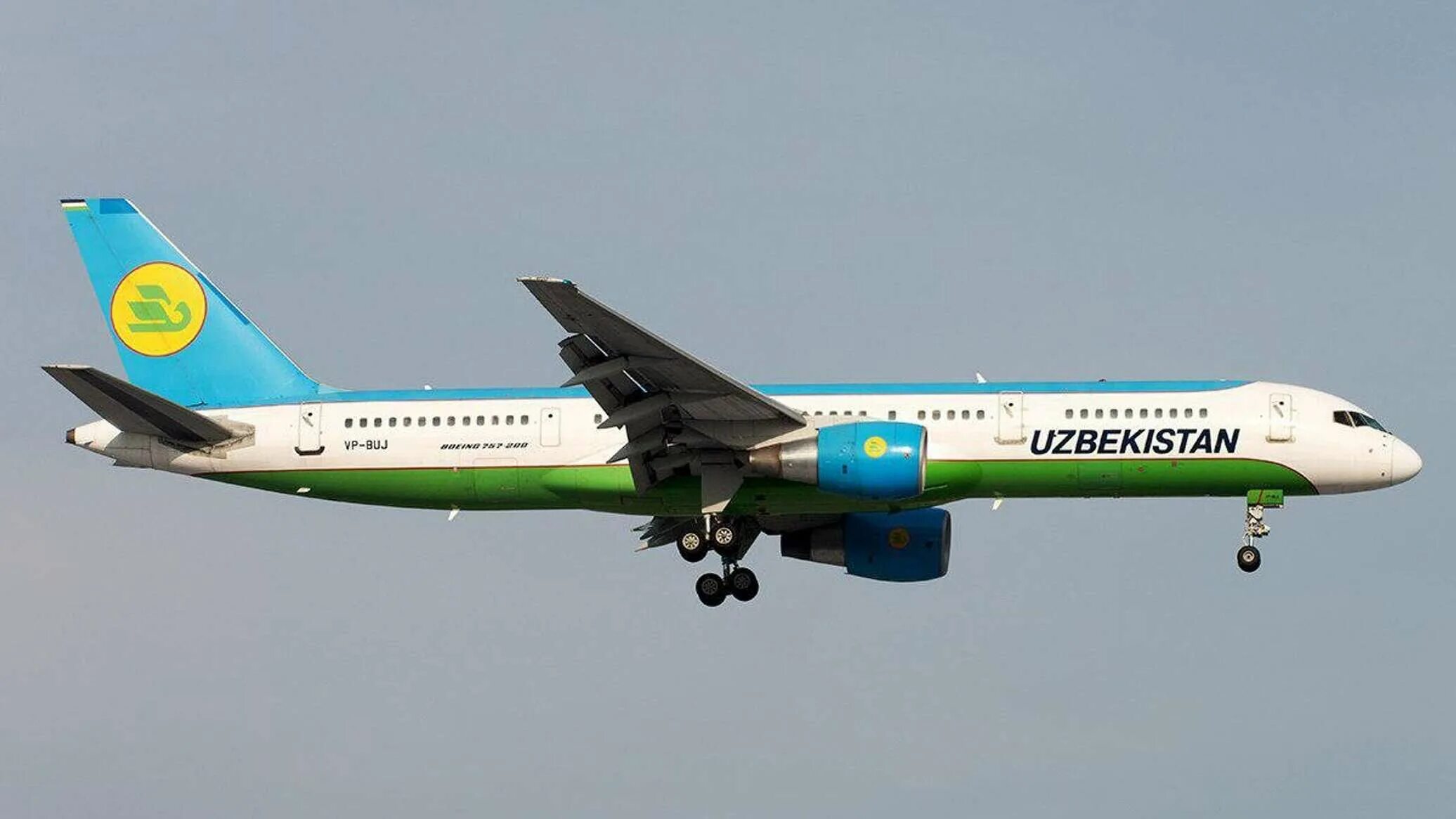 Дешевые авиабилеты узбекистан хаво. Uzbekistan Airways Боинг 757. Боинг хаво йуллари. Боинг 757 200 Узбекистон хаво йуллари. Узбекистон хаво йуллари Боинг 757.