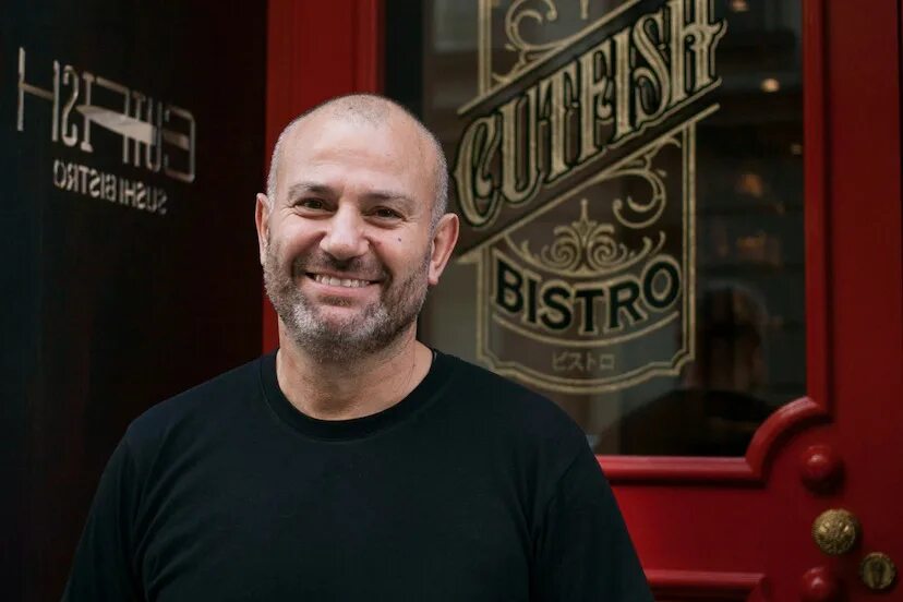 Костя оганезов. Костя оганезов додо. Блюдо сверху накрывается капустным листом. Мясо в казане с капустным листом. Оганезов повар рецепты.