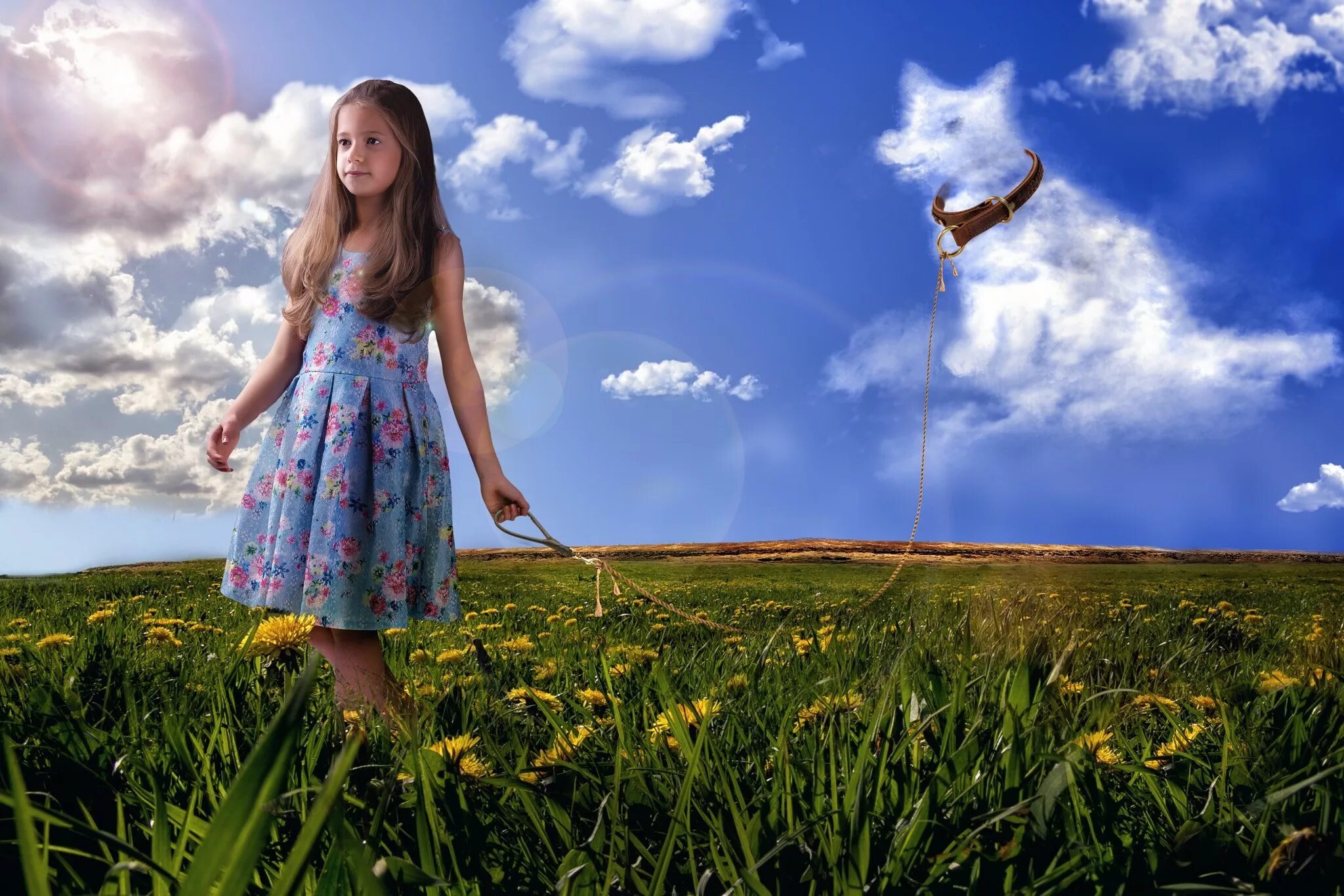 Она видит что ее маленькие. Девочка на природе. Дети и природа. Девочка на фоне поля. Девочка летом.