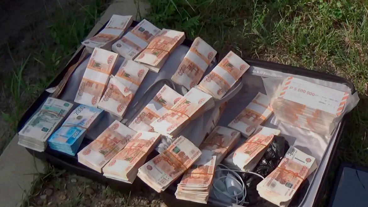 15 миллионов минут. 15 миллионов минут. 15 миллионов минут. Черный с. Чемодан с деньгами.