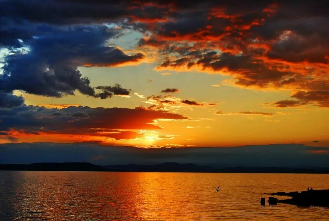 Какой там закат. Какой там закат. Очень красивый закат. Какой там закат. Какой там закат.