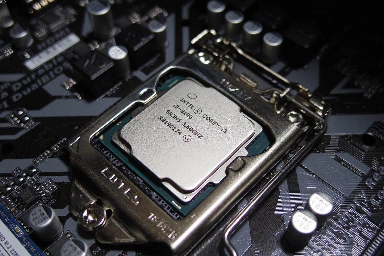 Intel Core i3-8100. I3 8100f. I3-8100 CPU сокет. Intel Core i3-8100 lga1151.