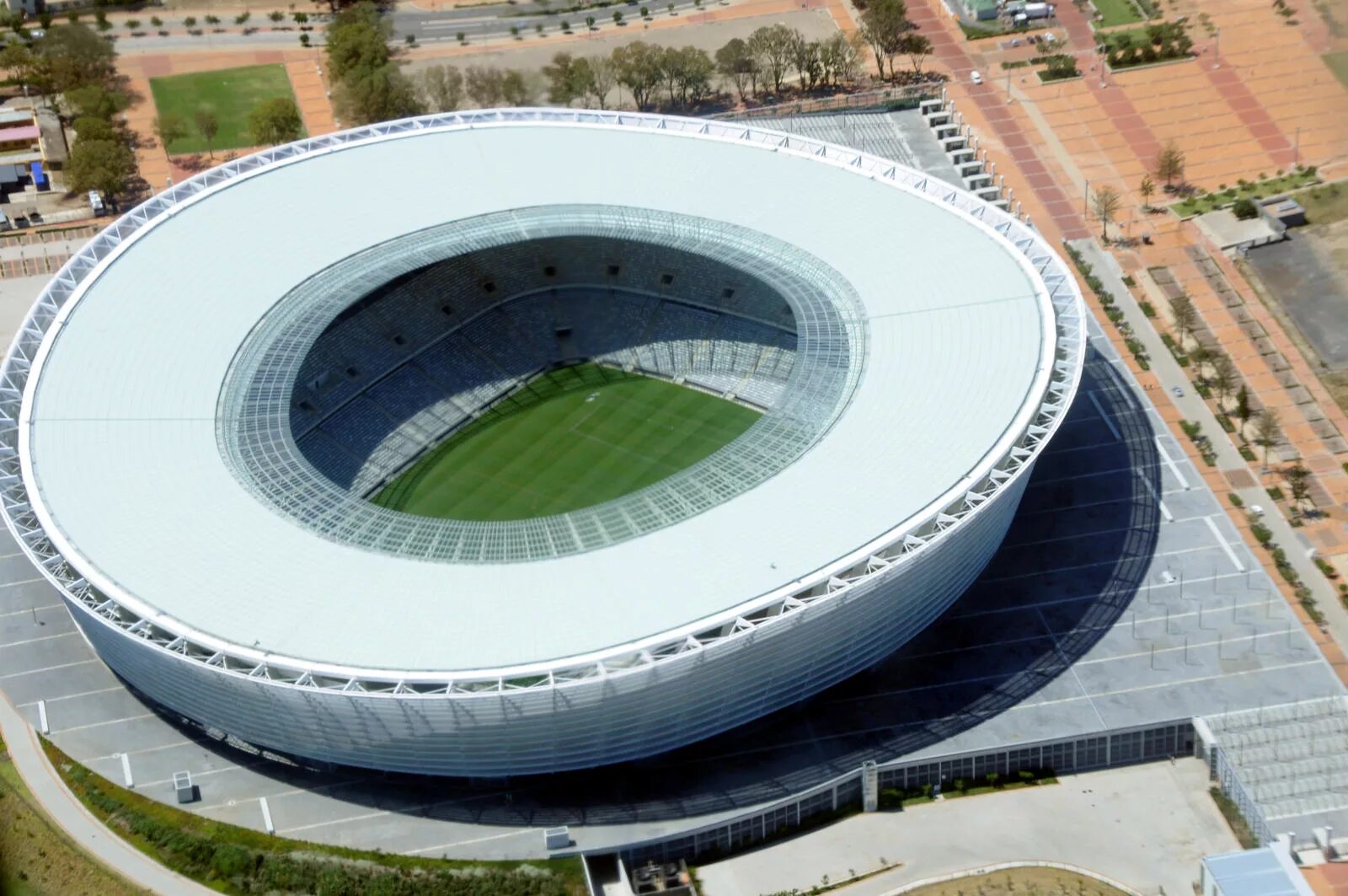 Стадионы каждый день. Кейптаун Южная Африка стадион. Кейптаун футбольный стадион. Стадион Грин Пойнт, Южная Африка. Стадион Кейптаун (Грин Пойнт), Южная Африка.