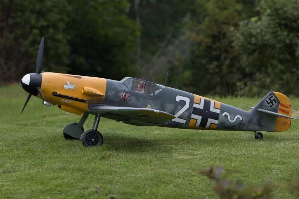 Мистер шмидт. Мессершмитт 109. Мистер Шмидт БФ 109. Bf 109 f2. Самолет Мистер Шмидт.