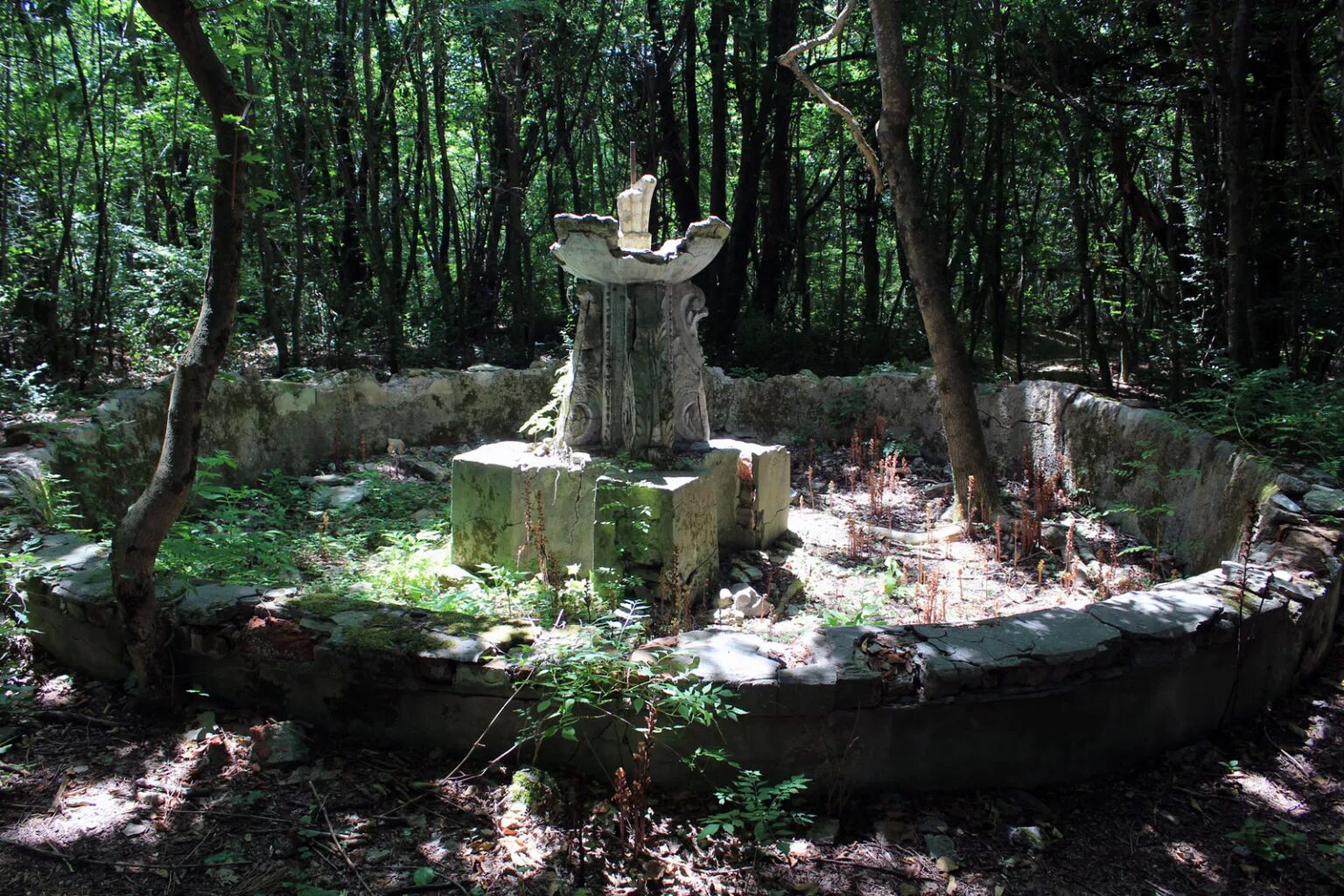 Суворин усадьба ольгинка. Заброшенный санаторий ольгинка. Агрия дача суворина. Дача суворина ольгинка. Дача суворина в ольгинке.