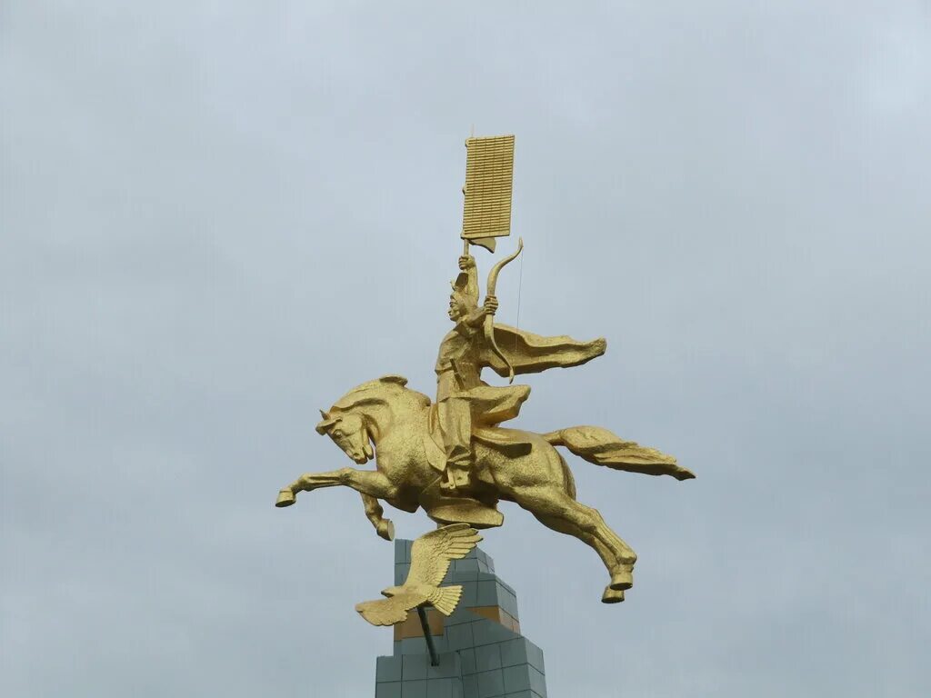 золотой всадник элиста джангар. всадник элиста. золотой всадник элиста достопримечательности элисты. памятник «золотой всадник». золотой всадник дрезден.