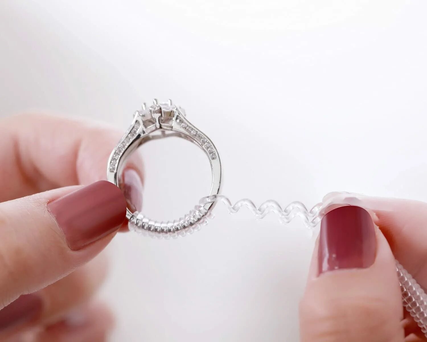 Кольцо изменяется. Уменьшение размера кольца. Силиконовая накладка для кольца. Если кольцо Велико. Увеличитель размера кольца.