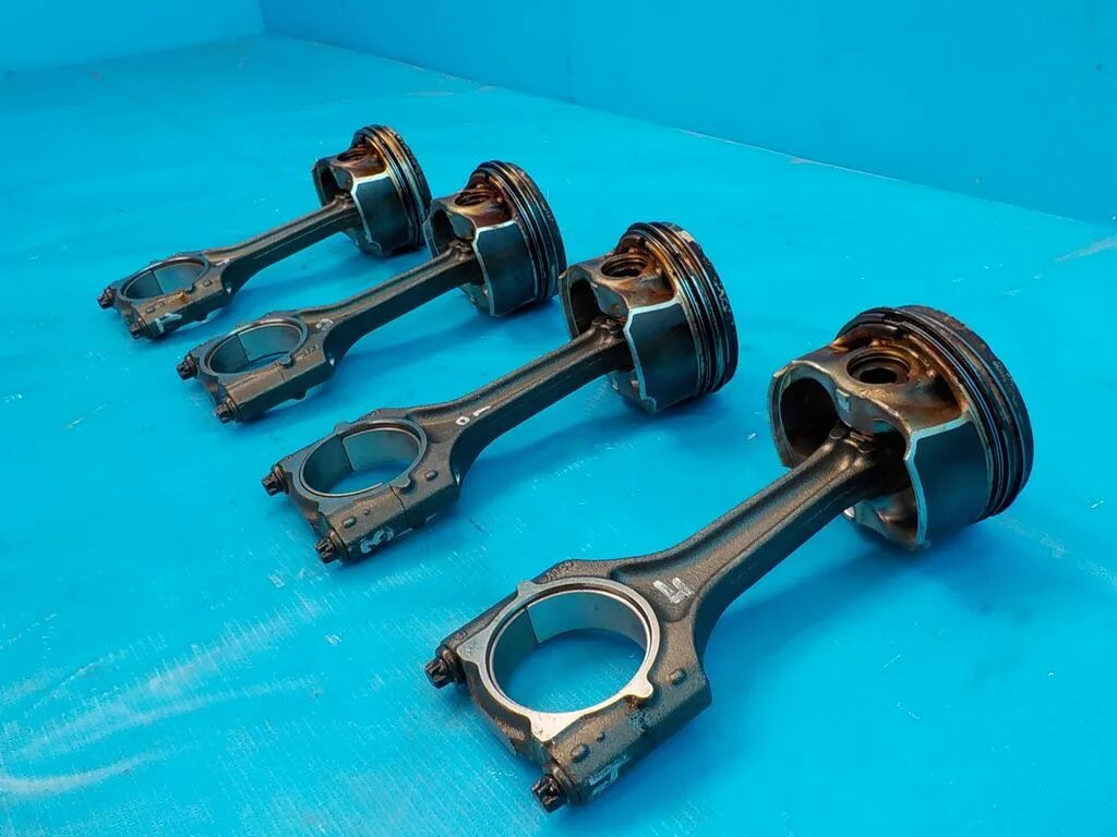 4 vag. Шатун фольксваген тигуан. Поршень тигуан. Поршни тигуан 1. Поршень двигателя фольксваген 2,0 2е.