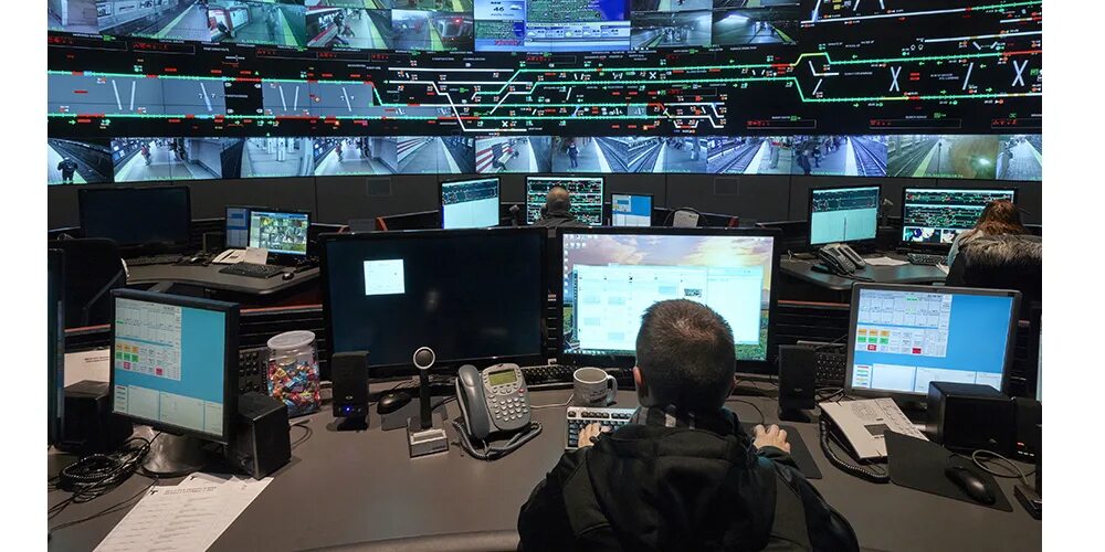 Security operating systems. Информационный центр с мониторами. пункт управления экраны. security control room. центр управления городским наследием.