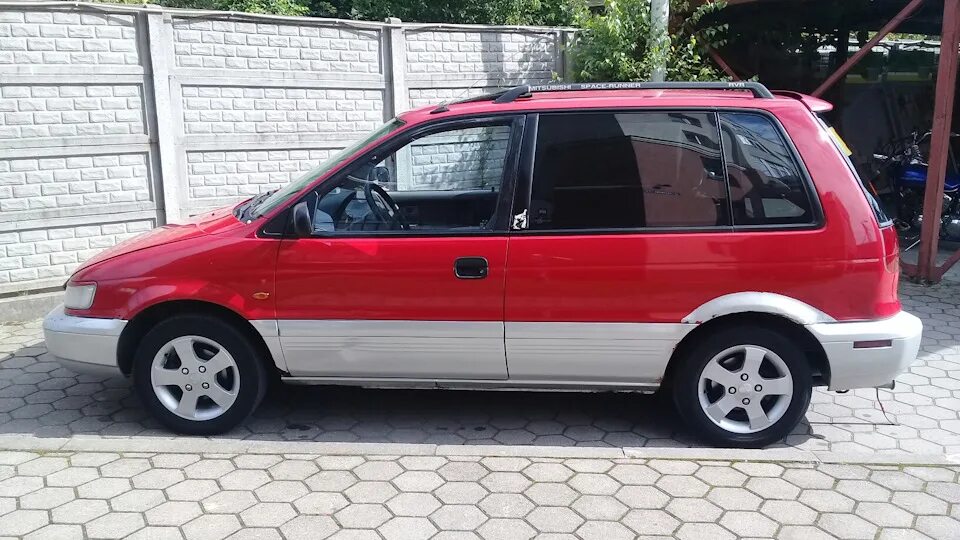 Митсубиси раннер купить. RVR Mitsubishi Space Runner. Mitsubishi Space Runner 1.8. Mitsubishi Space Runner, 1993. Mitsubishi RVR 1993 красный.