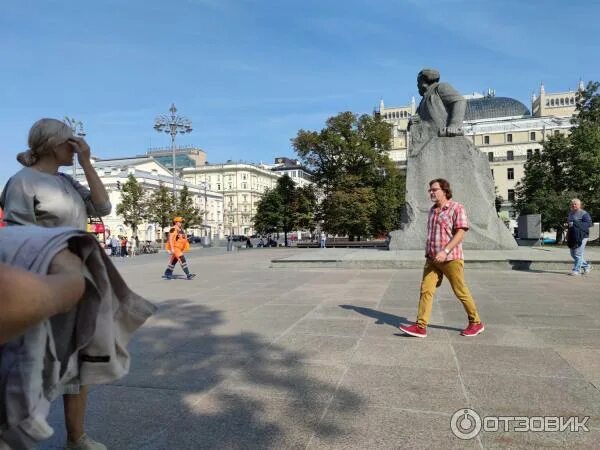 Пешком по москве с михаилом жебраком. Прогулка по Москве ведущая. Жебрак прогулка по Туле видеоэкскурсия. Кузнецкий мост с Михаилом жебраком. Жебрак экскурсии по Москве цена.