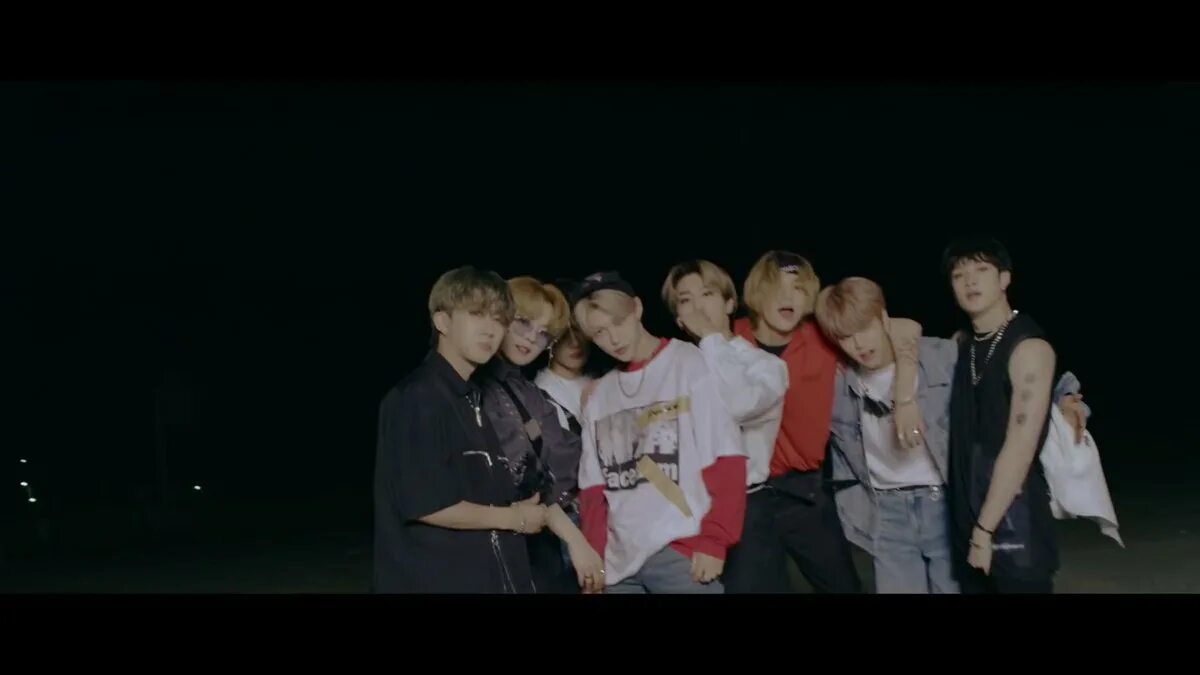 Stray kids fnf песня. Группа Stray Kids. Группа Stray Kids easy. Stray Kids камбэк 2023. Минхо Stray Kids no easy.