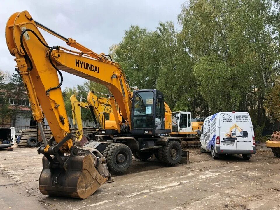 Колесный экскаватор hyundai. Hyundai r200w-7. Экскаватор Hyundai 200w-7. Экскаватор колесный Hyundai r200w-7. Колесный полноповоротный Hyundai r200w-7.