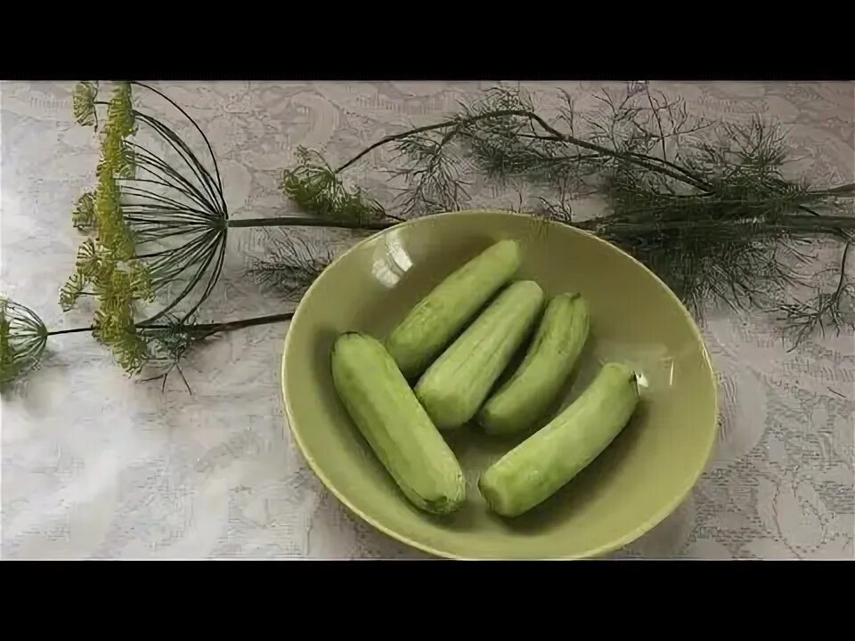Огурцы свежие. Огурцы без кожуры. Огурцы кожура фото. Малосольные огурчики корнишоны. Огурцы без кожуры.