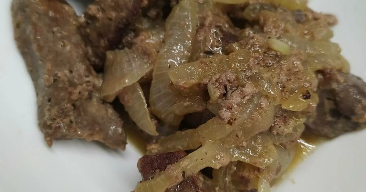 Печень быстро и вкусно рецепты. Вкусная печенка говяжья. Приготовление говяжьей печенки. Приготовить печень говяжью.