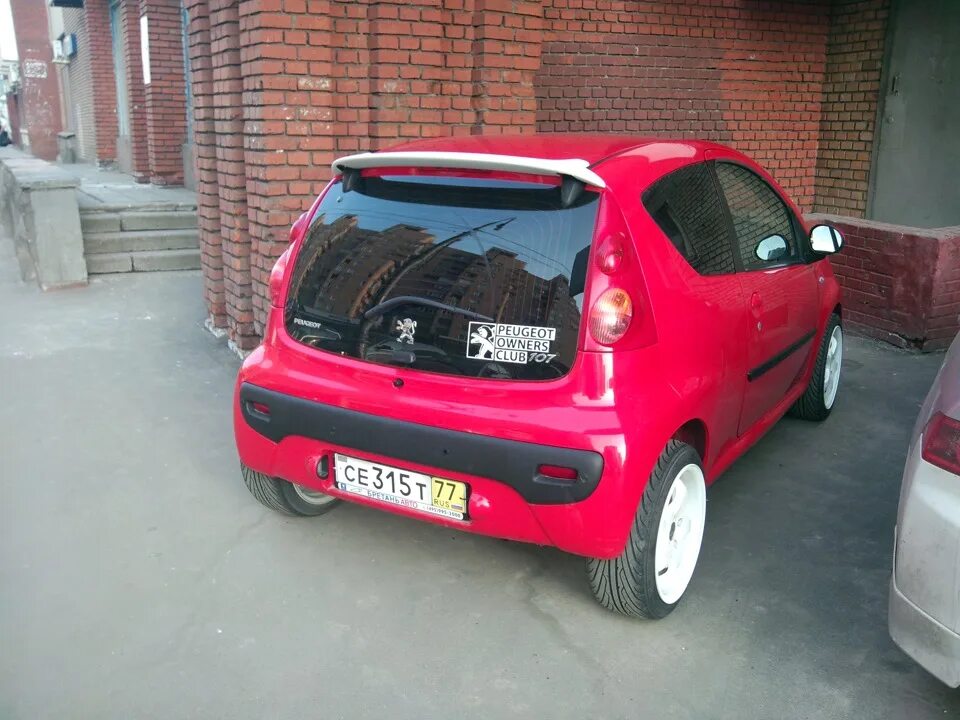 Спойлер финал. Спойлер Peugeot 107. Peugeot 107 x-line Spoiler. Задний спойлер Пежо 107. Peugeot 107 i спойлер.