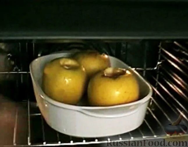 Яблоки в духовке сколько минут. Запечь яблоки в газовой духовке. Приспособа для запекания яблок в духовке. Температура запекания яблок. Режим запекания яблок в электродуховке.