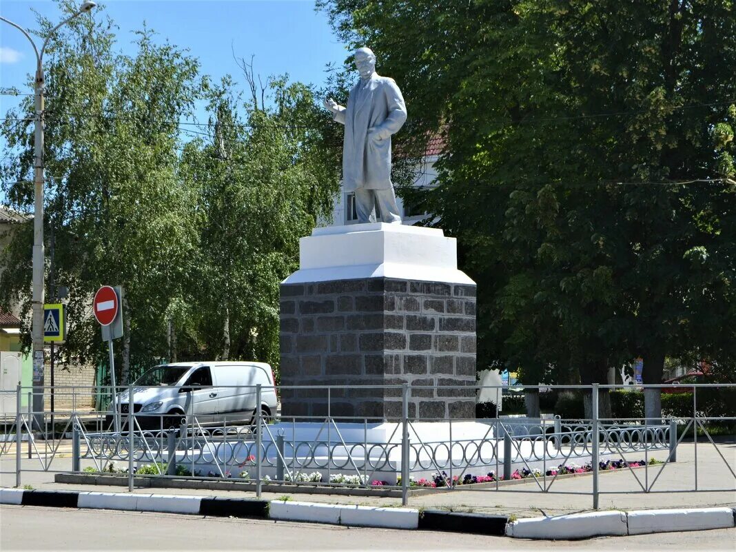 Каменск шахтинский д. Памятники Ленину (Каменск-Шахтинский). Парк Горького Каменск-Шахтинский. Памятники Каменск Шахтинский. Каменск-Шахтинский памятник культуры Ленина.