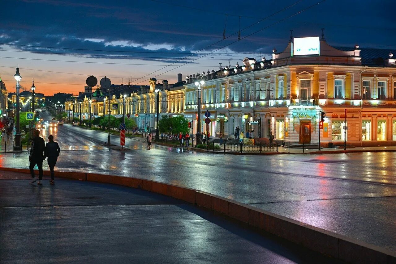 Покажи город омск. Любинский проспект Омск Кудрявцев. Омск улица Ленина вечером. Омск центр города ночной. Омск вечер центр города.