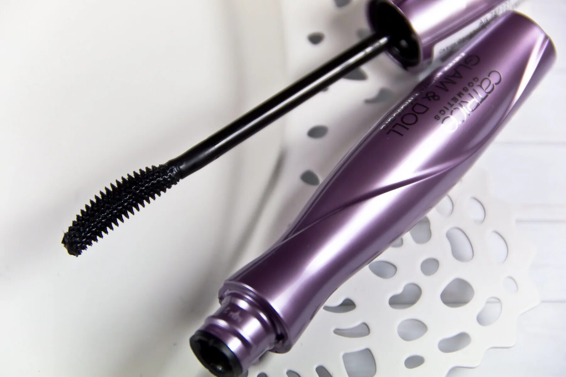 Catrice тушь для ресниц glam doll. Тушь катрис glam doll. Catrice тушь для ресниц моделирующая объемная glam & doll sculpt & volume mascara. Катрис тушь для ресниц glam doll false lashes mascara 010. Catrice glamour doll curl volume mascara.