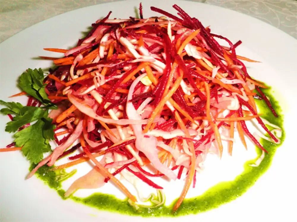 Капуста с перцем и яблочным уксусом. Салат капуста морковь свекла. салат щетка с яблоком. салат витаминный со свеклой. салат метелочка.