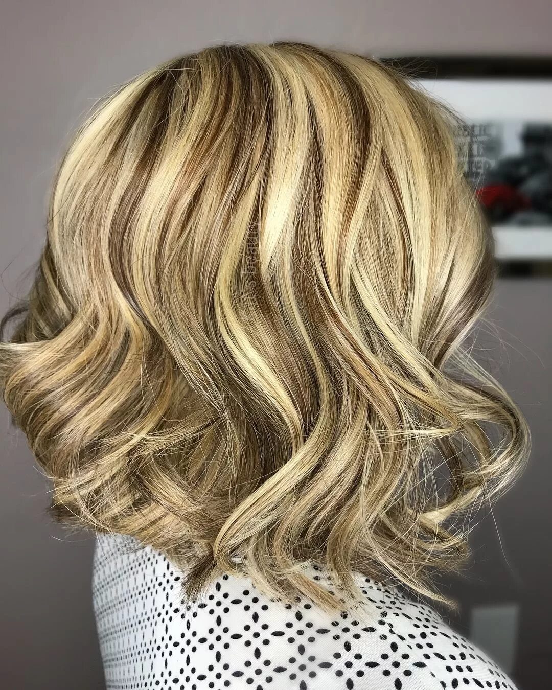 мелирование на светлые волосы средней каскад. мелирование на светлыетврлосы. мажимеш окрашивание. французское мелирование мажимеш. колорирование волос на светлые средние.