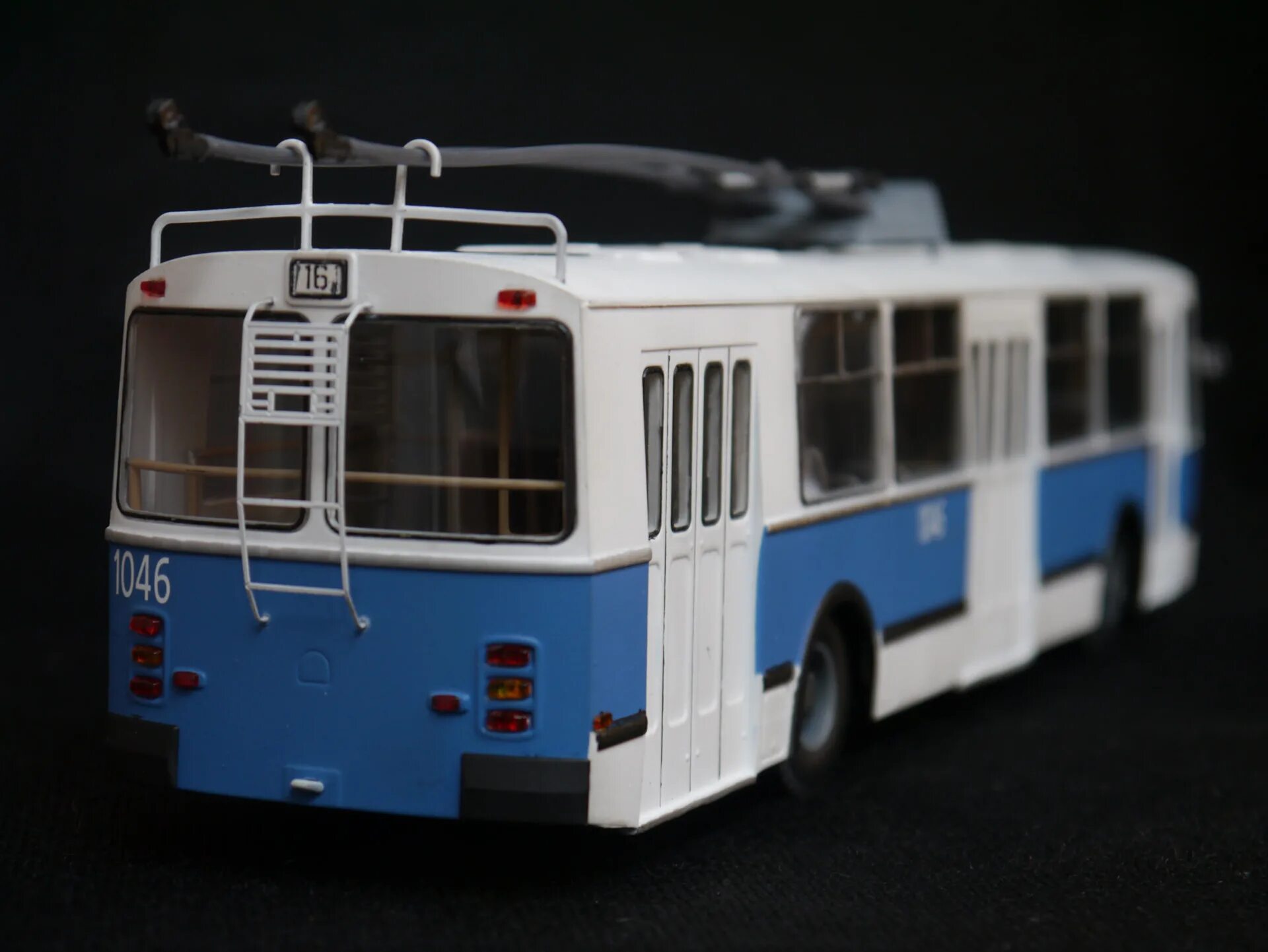 ЗИУ 1/43. ЗИУ-9 1 43. ЗИУ-9 троллейбус. Модель троллейбуса ЗИУ-9.