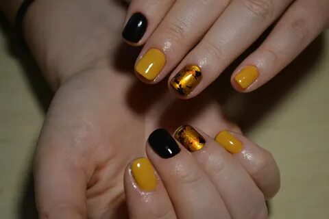 Желто коричневый ноготь