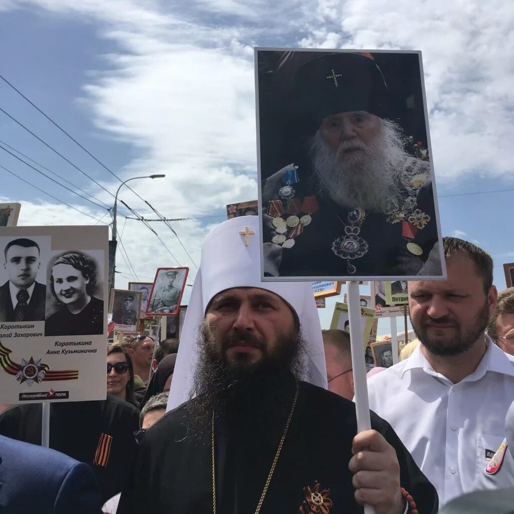 батюшка волгоград. многодетный отец максим волжский. бессмертный полк духовенства. на освящении александро-невского собора в волгограде. протоиерей феодор кречетов.