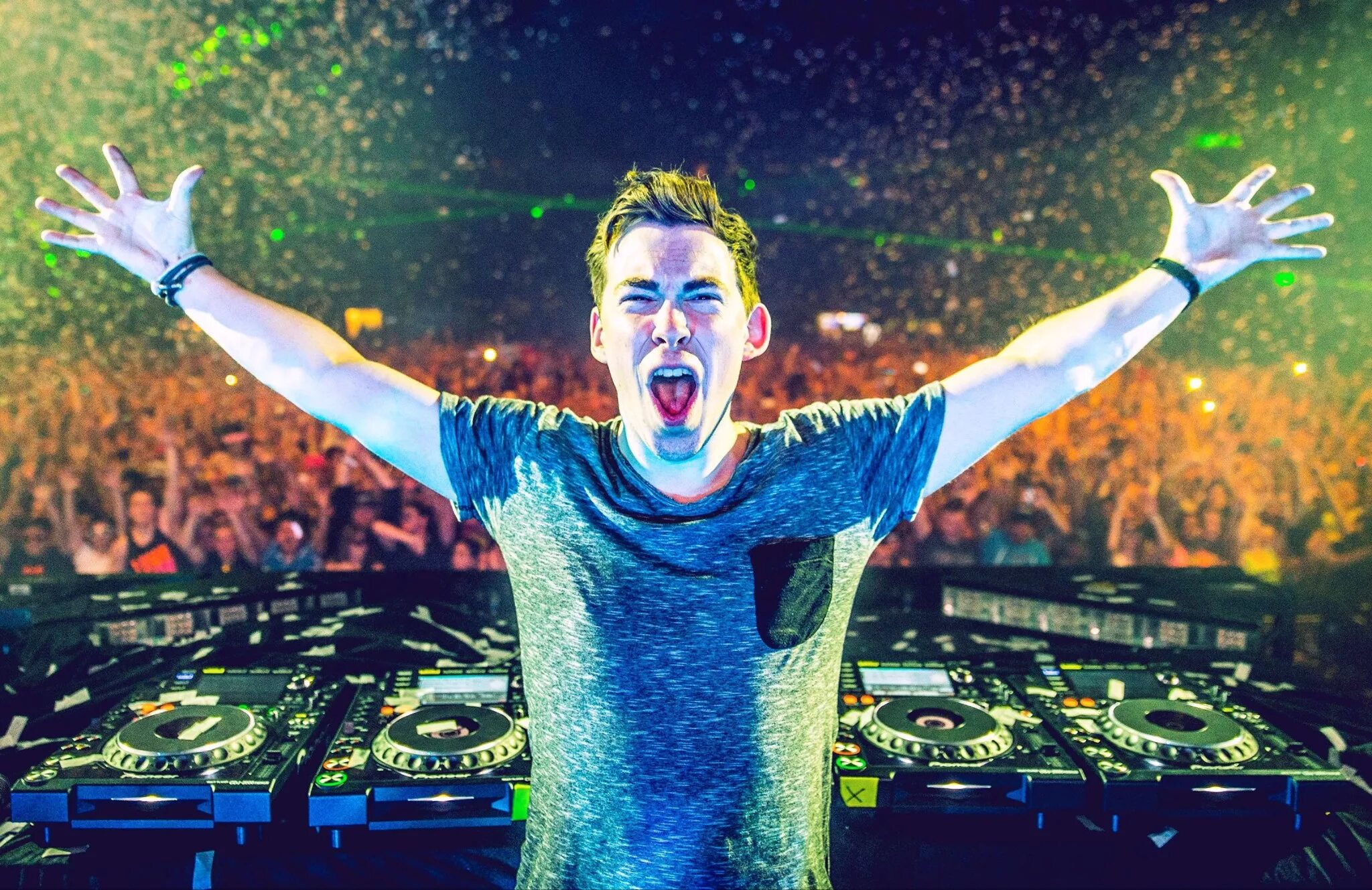 Песня up higher. Хардвелл диджей. Hardwell 2022. Hardwell 2023. Hardwell нидерландский диджей.