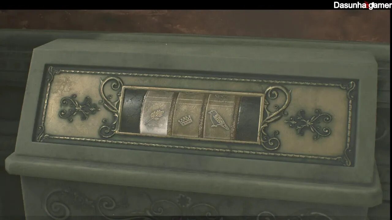 Статуя единорога в resident evil 2. Резидент ивел 2 клэр статуя единорога. Клэр медальоны. Медальоны резидент 2 ревелейшен. Медальон с девой резидент эвил 2.