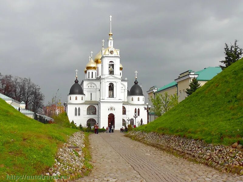 Кремлевская горка. Дмитровский Кремль в Дмитрове. Дмитровский Кремль достопримечательности. Кремль в Дмитрове Московской области 2022. Дмитровский Кремль панорама.