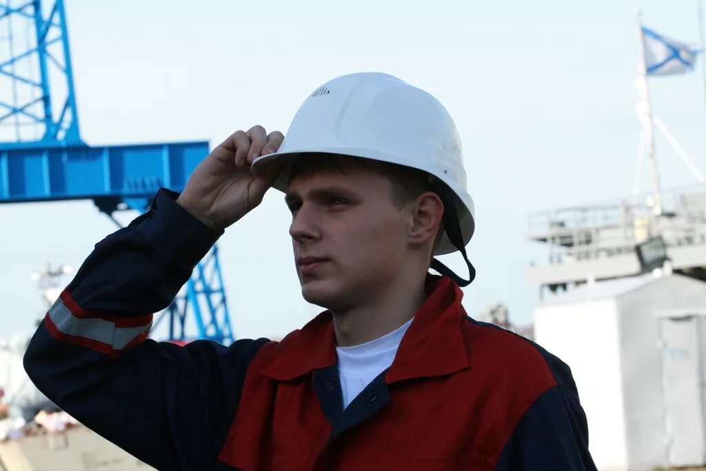 судостроитель судоремонтник. судостроитель судоремонтник. судоверфь янтарь калининград. судостроитель-судоремонтник металлических судов. сборщик корпусов металлических судов.