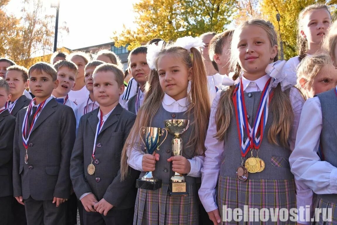 Школа 20 й. Форма в 20 школе Белгород. МБОУ СОШ 20 Белгород. Школьники в белгородских Известиях. 48 Школа Белгород.