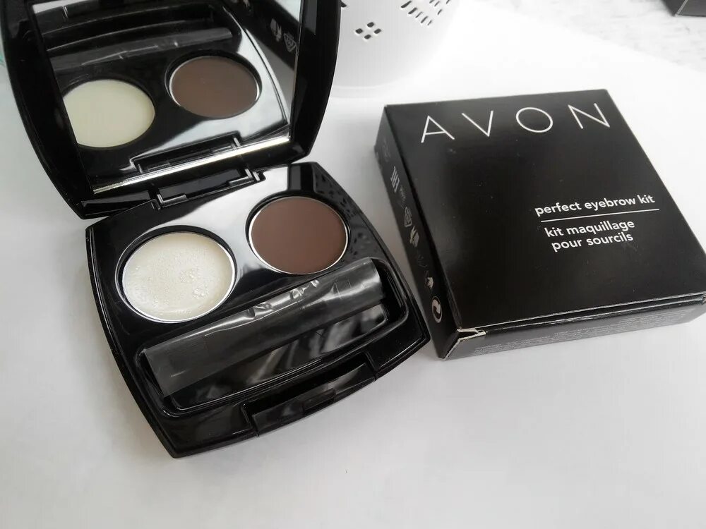 Брови avon. Тени для бровей Avon с воском. Тени для бровей эйвон с воском. Палетка теней для бровей эйвон. Воск для бровей эйвон.