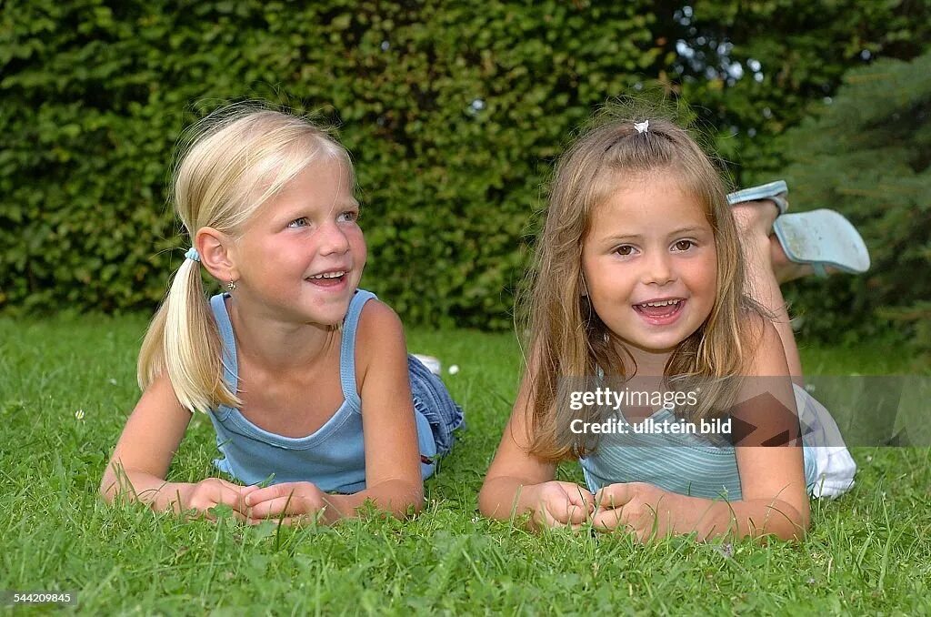 Kinder maedchen. 12 jahre. Модные детские купальники. Swimming costume. Котик киндер шоколад.