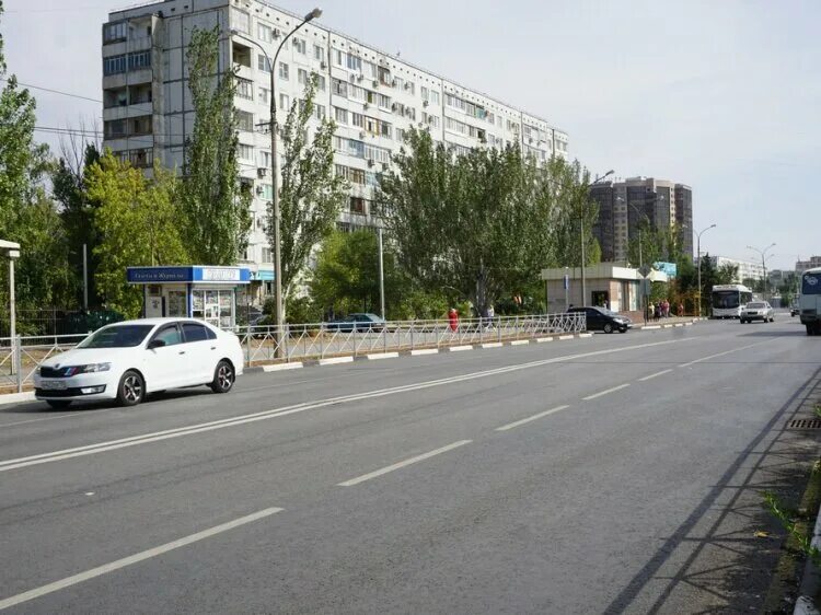 Волжский рынок. Мне не все равно волжский. Надпись все равны. Перекрёсток орджоникидзе и 40 лет победы. Мне не все равно волжский.