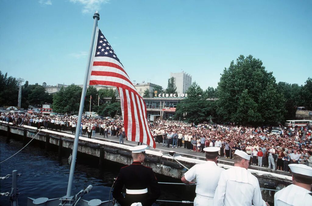 Первыми посетили америку. США 1989. 1989 Год США. Севастополь в США. Американские корабли в Севастополе 1989.