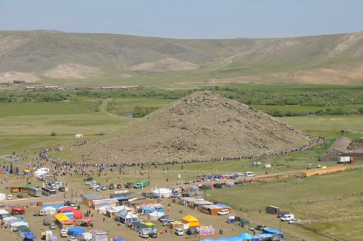 Священная гора ёрд на байкале. Гора ёрд на озере байкал. Еланцы байкал. Гора ёрд на озере байкал. Гора ёрд на озере байкал.
