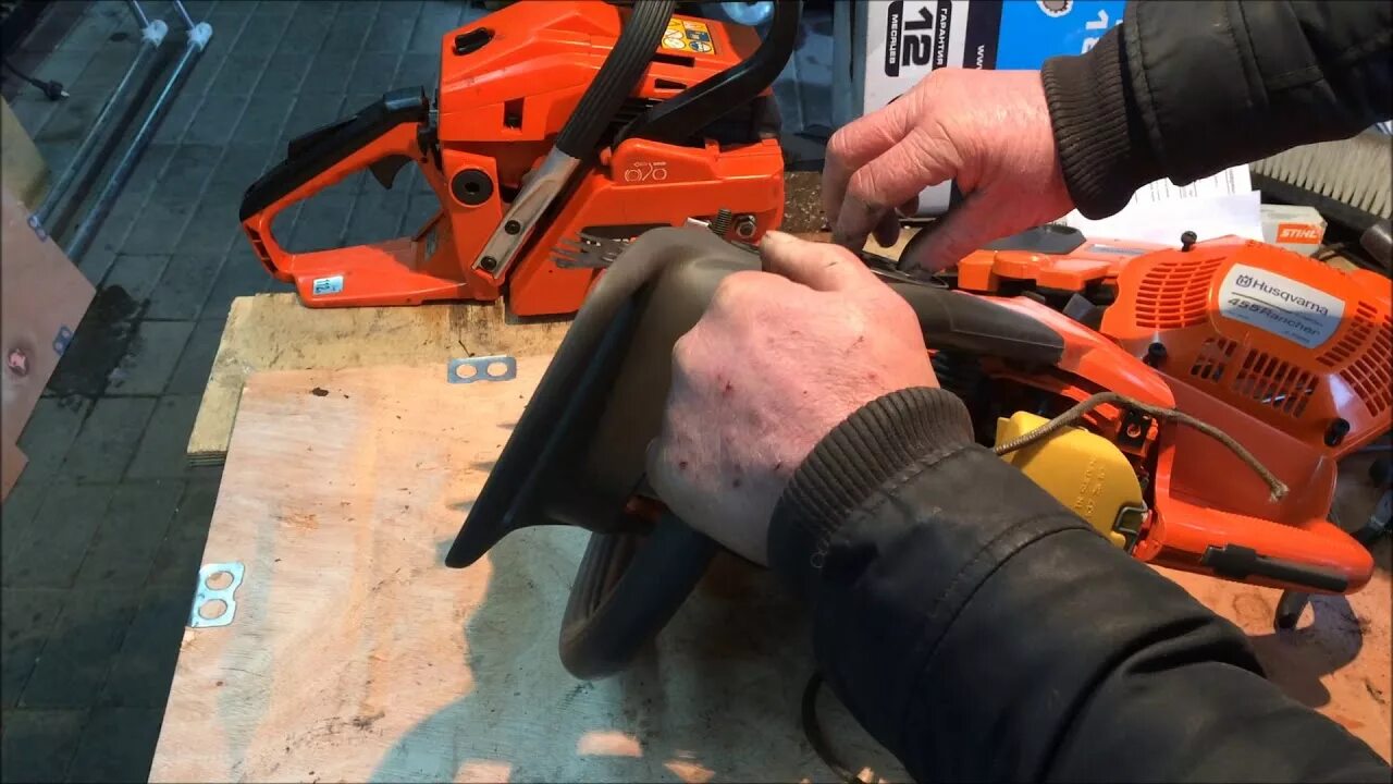 Сборка бензопилы. Husqvarna 455 rancher. Хускварна 137 деталировка. Хускварна 140 ремонт. Пила хускварна 142.