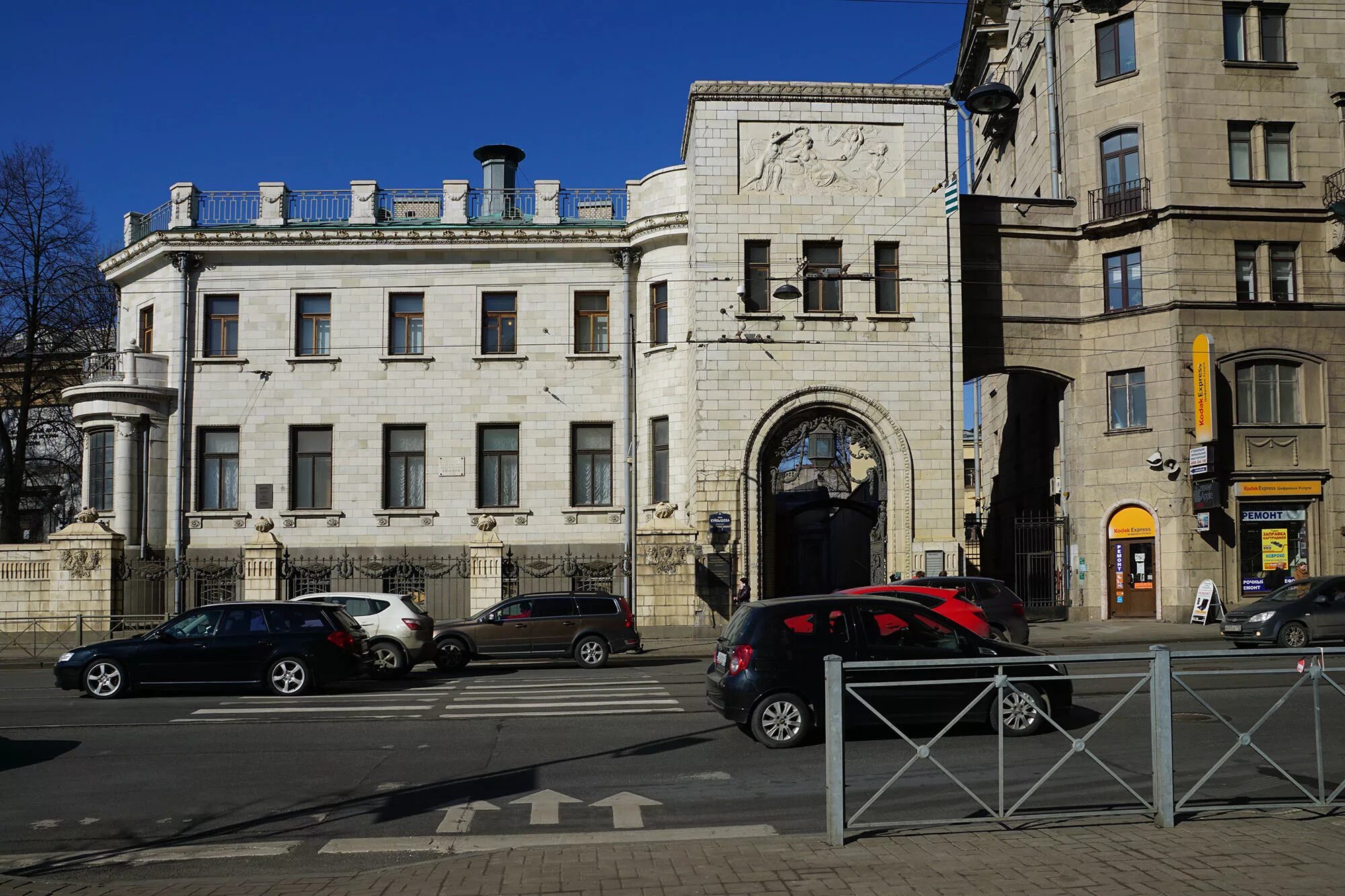 Ул куйбышева спб. Особняк в э Бранта Санкт-Петербург. Особняк Бранта на Куйбышева. Куйбышева 2-4 Санкт-Петербург музей. Особняка Бранта на улице Куйбышева.