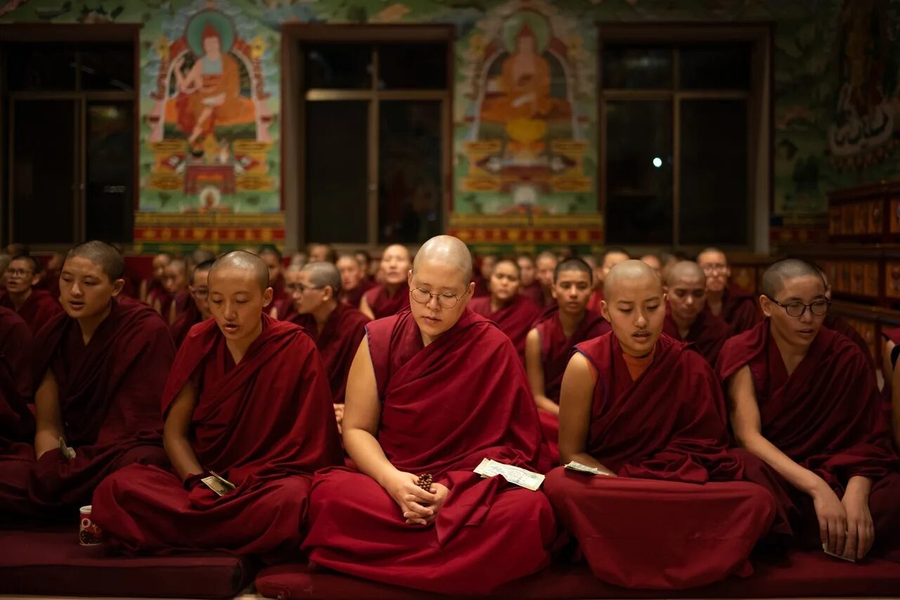 Что такое буддисты. Тхеравада и махаяна. Тхеравада-хинаяна. Будда махаяна. Сангха буддизм.