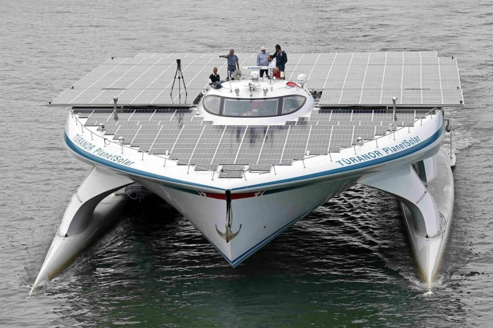 Самая маленькая лодка в мире краткое содержание. Катамаран «Planet Solar Turanor». Судно Turanor PLANETSOLAR. Катамаран Скат 6800. Катамаран 15 метров Solar Cat.